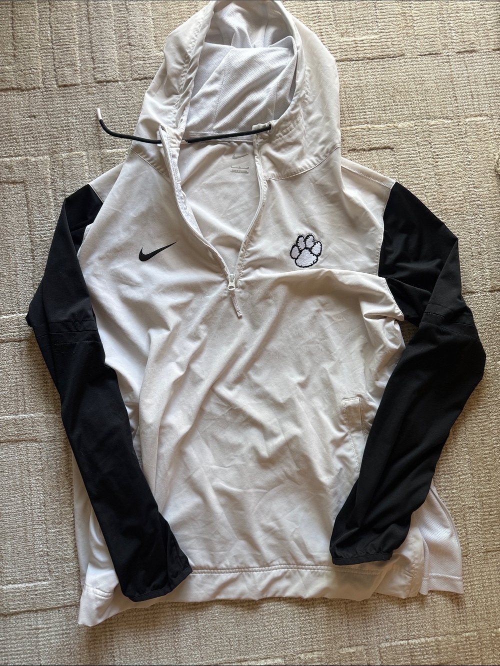 Nike Men’s White and Black Zip-Up Hooded Jacket